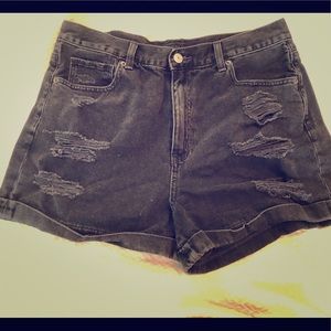 American Eagle Distressed Mom Short
